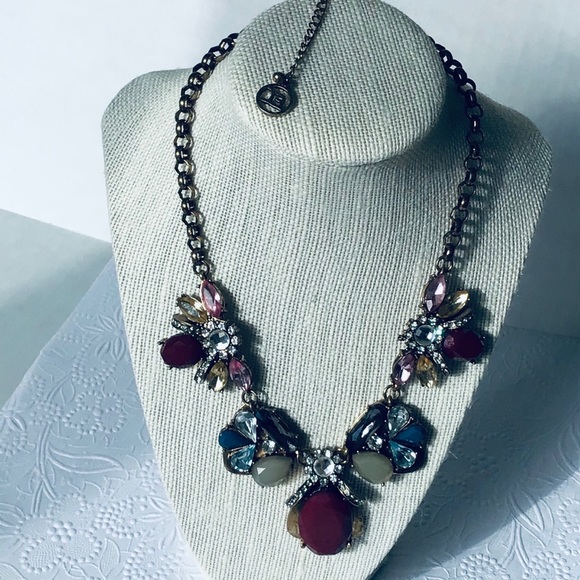 Antique gold chunky rhinestone statement necklace - Picture 5 of 7